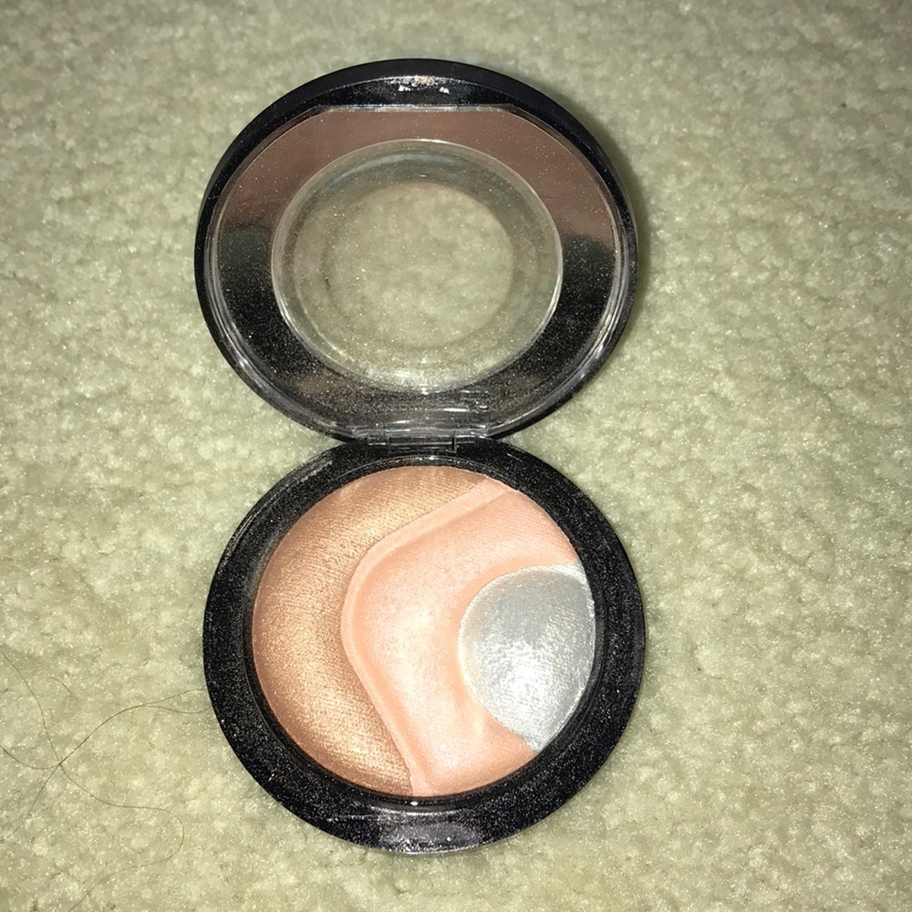 Mac mineralize skinfinish highlighter otherearthly